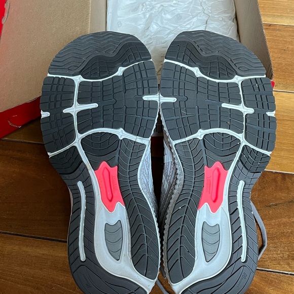 Women’s New Balance 860v9 running size 9.5 Wide - Picture 6 of 8